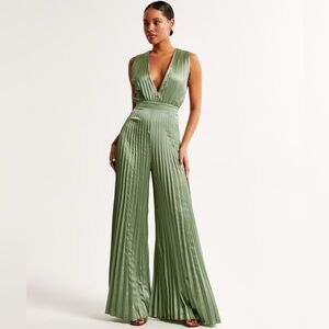 NWT The A&F Giselle Pleated Jumpsuit